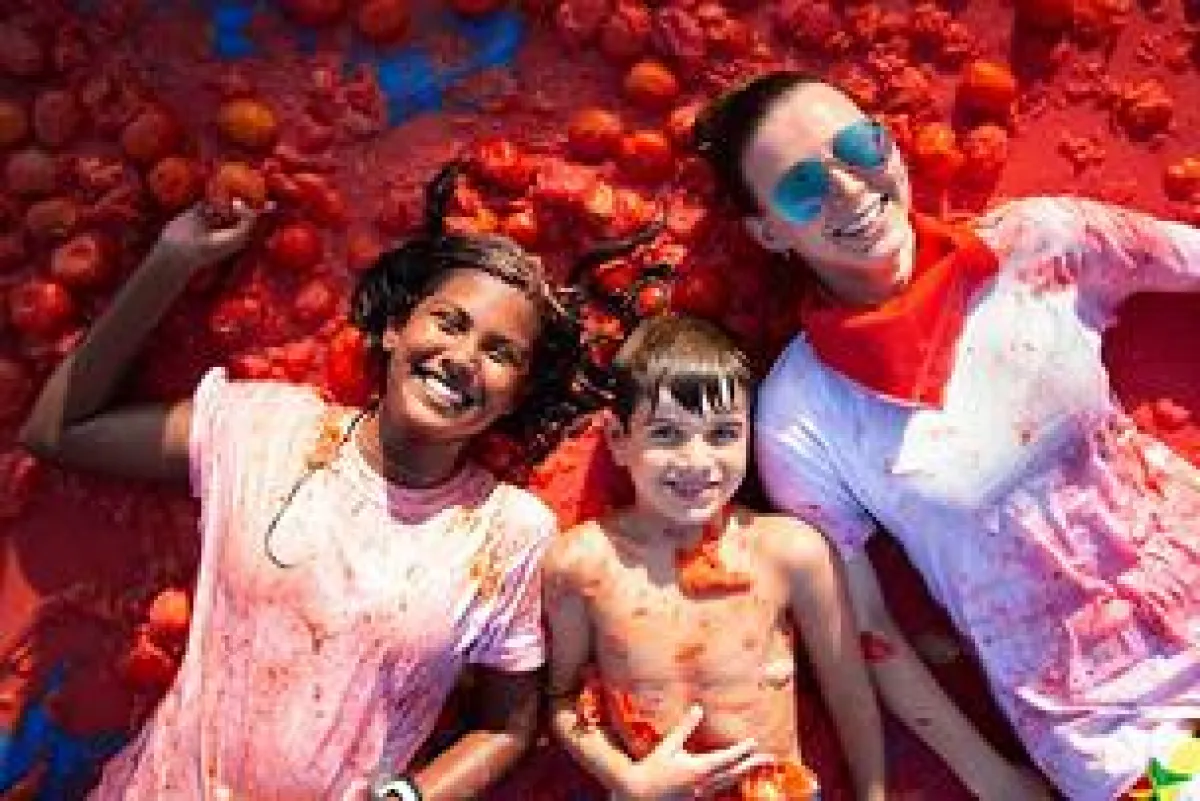 La Tomatina (c) Kandima Maldives