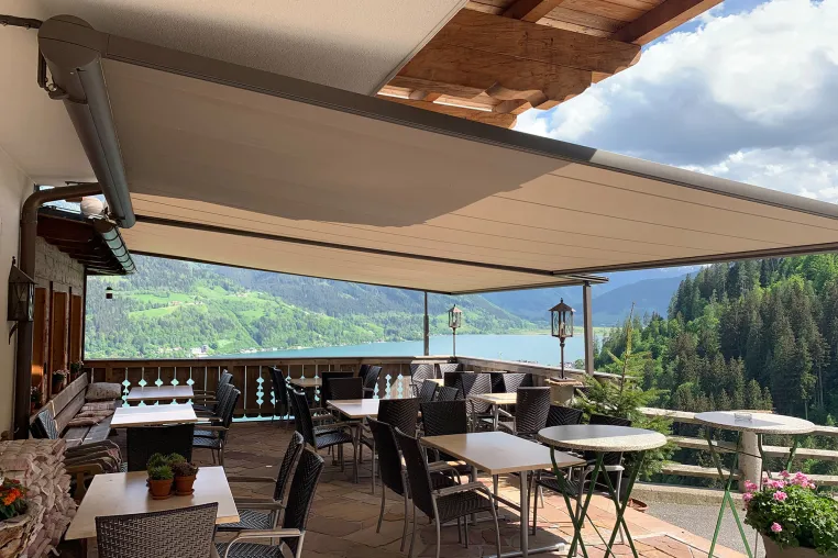 Jausenstation in „Zell am See“ erhielt Sonnen- und Regenschutz von markilux Bild: Jausenstation in „Zell am See“ erhielt Sonnen- und Regenschutz von markilux