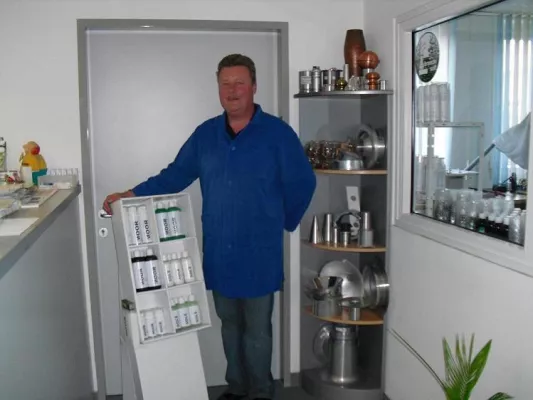 Bild: Vom Metallumformtechniker zum Kosmetikhändler