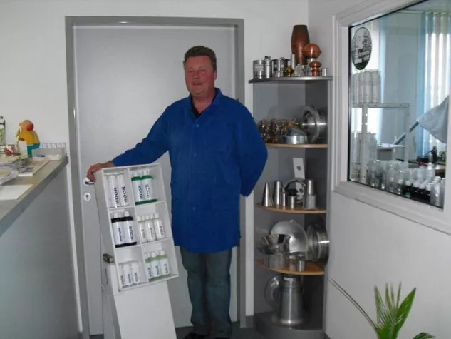 Vom Metallumformtechniker zum Kosmetikhändler Bild: Vom Metallumformtechniker zum Kosmetikhändler