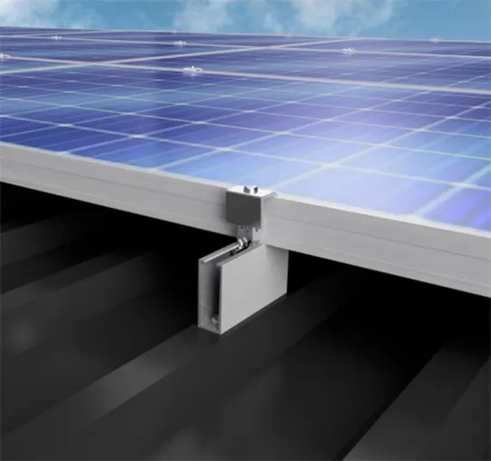 Bild: Hersteller Renusol präsentiert Universalklemme für Laminate und ein neues Montagesystem für Metalldächer