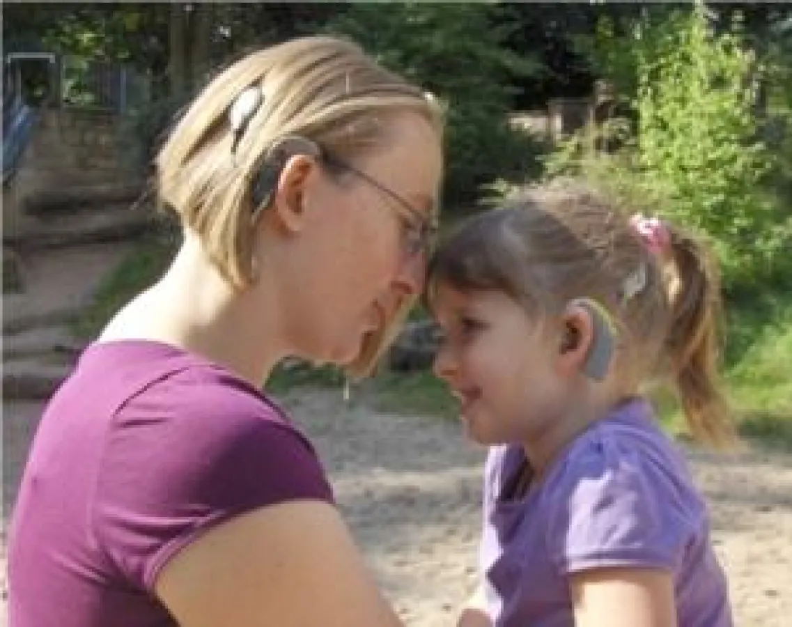 Taub und trotzdem hören! – der 5. Deutsche Cochlea-Implantat-Tag informiert über Chancen des CI für gehörlos geborene Kinder und hochgradig hörgeschädigte Erwachsene (Foto: Matthias Georgi, Heidelberg