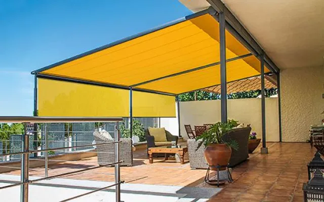 Bild: Pergola-System von markilux mit Schattenplus-Markise für jede Hauswand