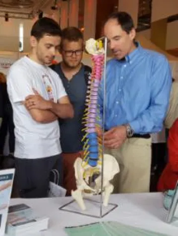 Großer Andrang am Stand der Fachärzte Rhein-Main und bei deren Mitmach-Aktionen auf Gesundheitstag in Mainz Bild: Großer Andrang am Stand der Fachärzte Rhein-Main und bei deren Mitmach-Aktionen auf Gesundheitstag in Mainz