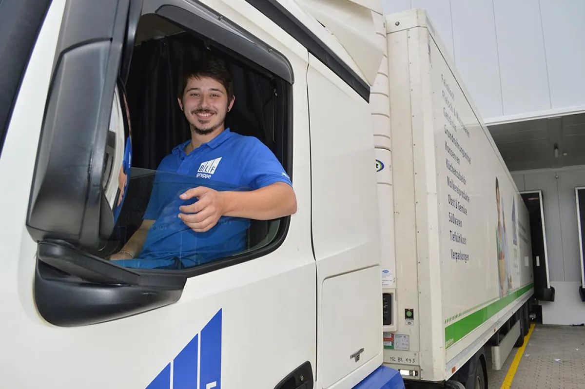 Vladislav Diyamanshteyn fühlt sich wohl hinterm Steuer des Lastwagens. (Foto: Ralf Teelen)