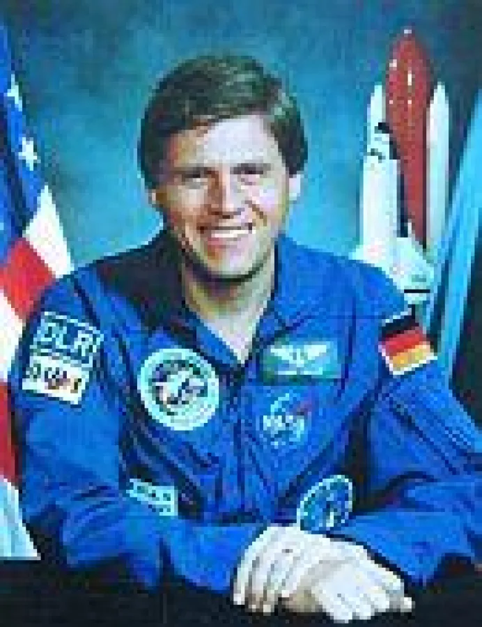 Prof. Dr. Ulrich Walter, Mitglied der deutschen Space Shuttle Mission und Inhaber des Lehrstuhls für Raumfahrttechnik an der TU München, spricht über das Thema: „Was zum Teufel machen Astronauten im H