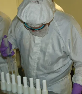 Bild: CHEMCON ERHÄLT HERSTELLUNGSERLAUBNIS FÜR HALBFESTE ARZNEIMITTEL ZUR VERWENDUNG AM MENSCHEN