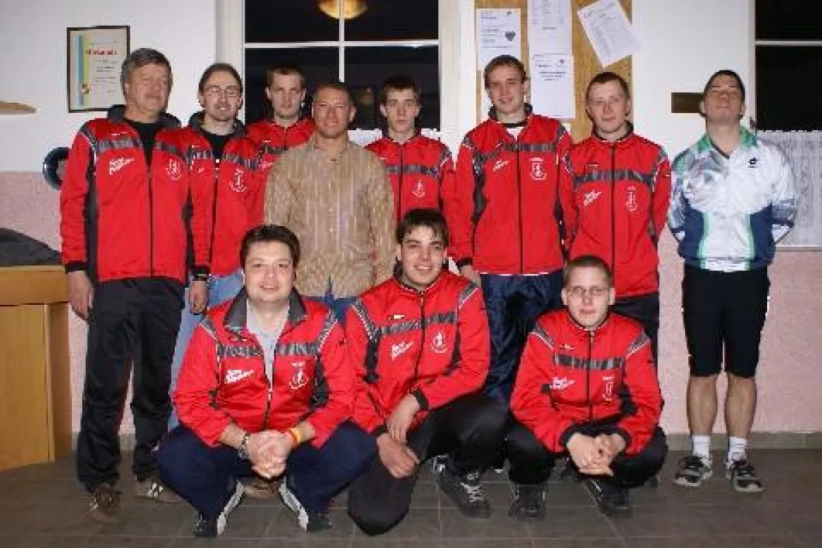 ein Teil der Einsatzmannschaft beim Beginn des Fitnesstrainings