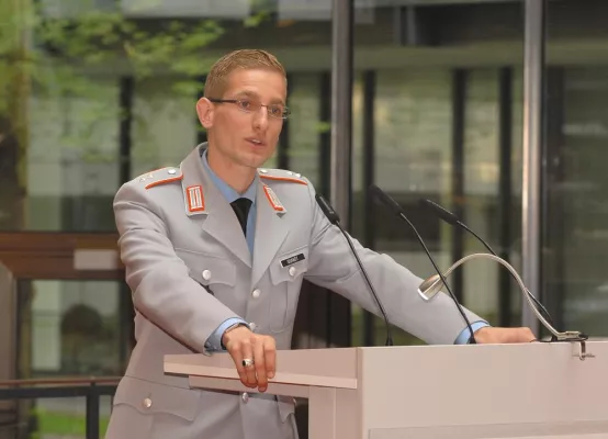 Bild: Helmut Schmidts politisches Vermächtnis in Gefahr. Bundeswehruni in Hamburg von Schließung bedroht?