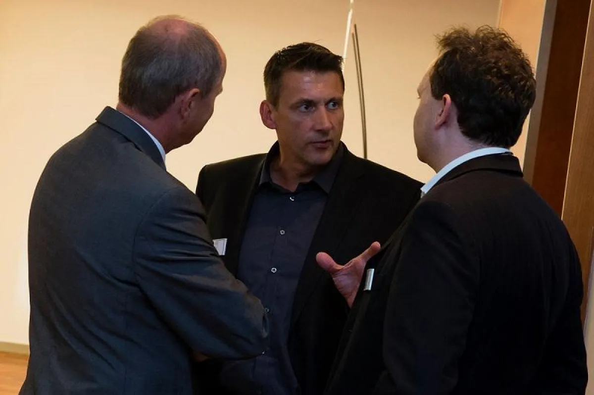 SPIEGEL-Gastronomiechef Alfred Freeman im Gespräch mit Teilnehmern