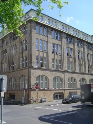 Bild: Rheinische Fachhochschule informiert über das Bachelor of Science-Studium Medizinökonomie