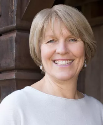 Warum sind die Schultern verspannt? Bild: Warum sind die Schultern verspannt?