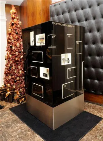 Bild: Retail Brand Management baut Luxuskalender für Porsche Design