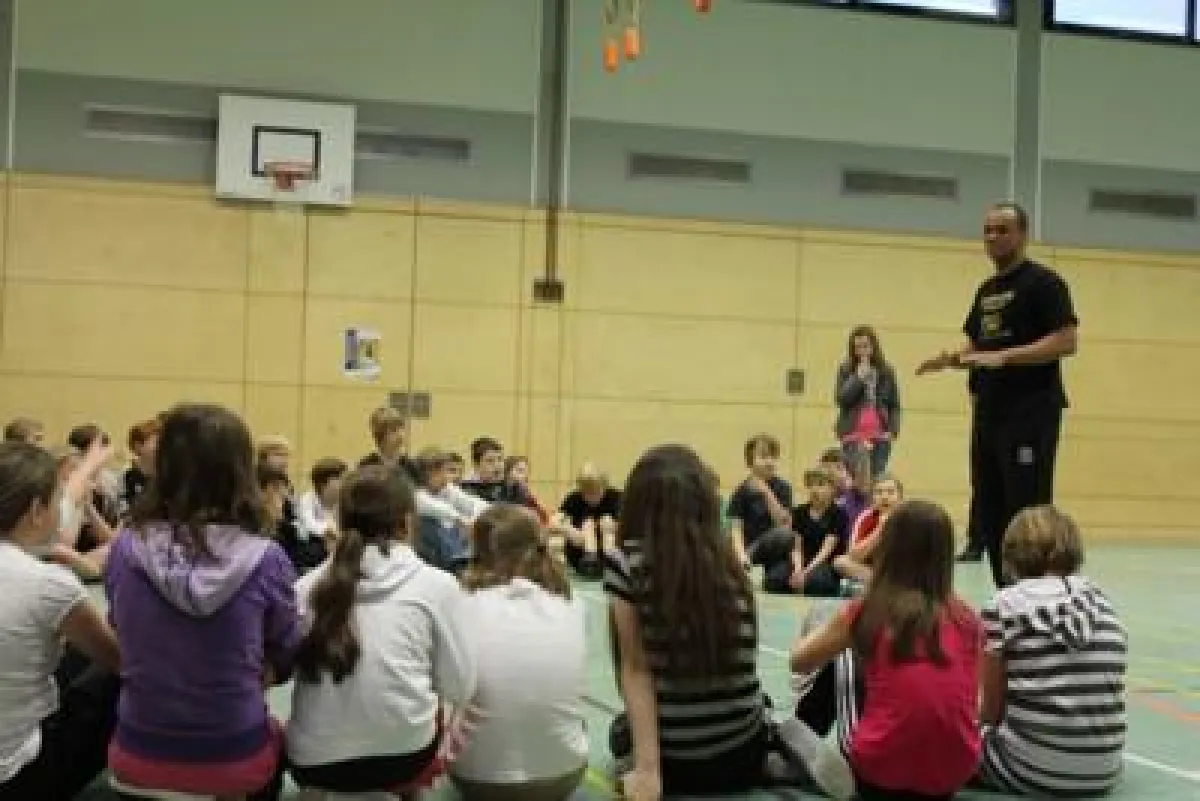 Schulprojekt mit 2schneidig