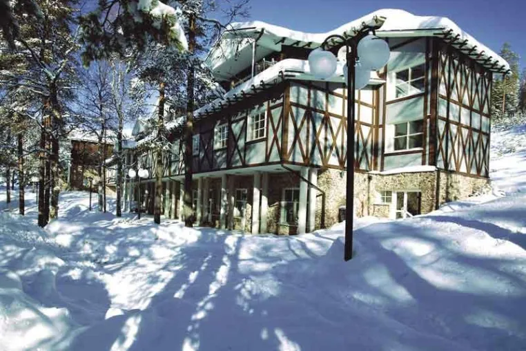 Bild: Winterabenteuer am Polarkreis im Wildniszentrum Bears Lodge mit Suomi Travel