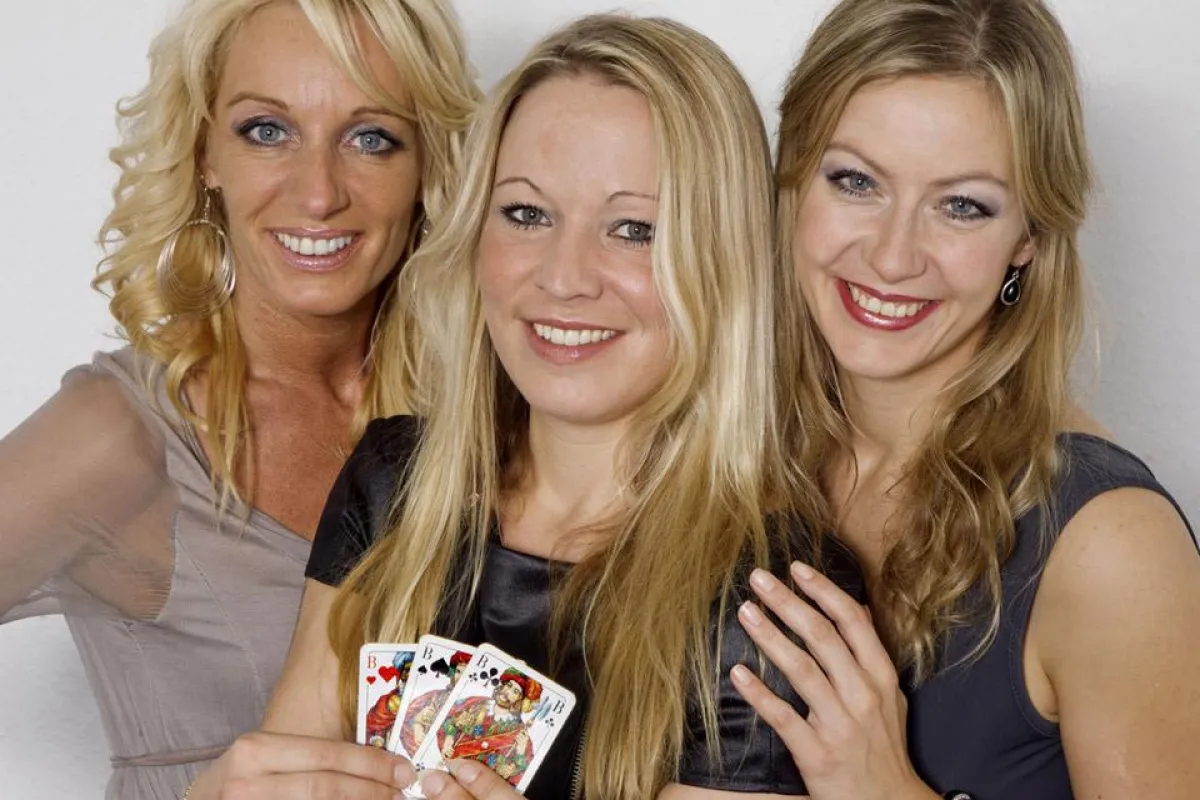 Skat kann so sexy sein – das Skill7 Ladies Skat-Team (vlnr: S.Bergener, C. Hentschel, R. Heer). Fotograf: Thomas Niedermüller