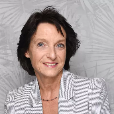 Bild: Selbstständig mit 50: Jetzt als Frau die eigene Finanzplanung übernehmen