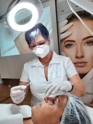 Bild: Neuheit in der Beauty-Branche: Revolutionäre Microneedling-Faltentechnik