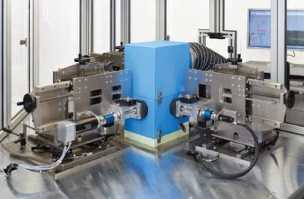 Bild: MicroNova-Prüfstand für elektromechanische Parkbremsen