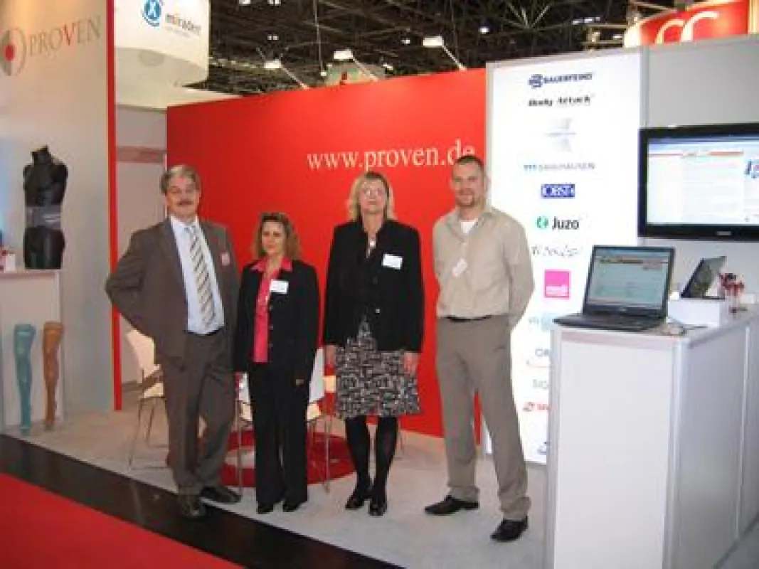Geschäftsführer Christian Schubert (links) und seine Mitarbeiter auf der EXPOPHARM