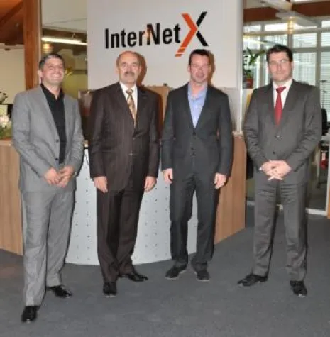 Bild: United Internet Tochter InterNetX GmbH empfangt Regensburgs Oberburgermeister