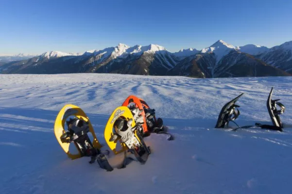 In Wanderstiefeln und Schneeschuhen durch das ursprüngliche Südtiroler Ultental Bild: In Wanderstiefeln und Schneeschuhen durch das ursprüngliche Südtiroler Ultental