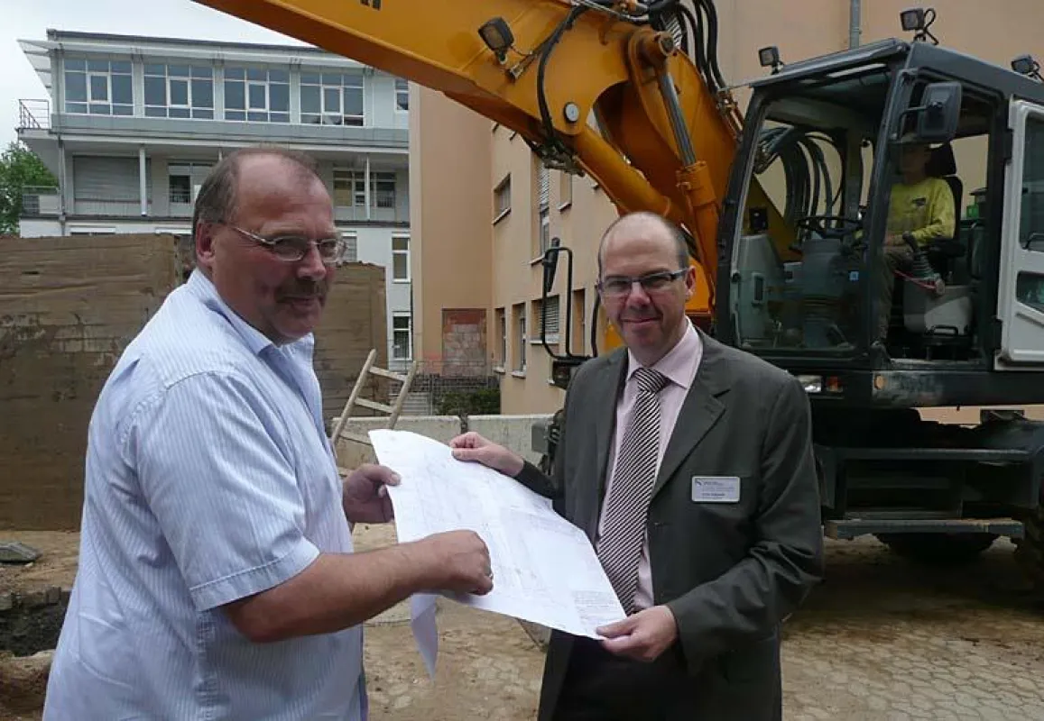 Auf der Baustelle: Thomas Hill, Technischer Leiter, und Einrichtungsleiter Frank Dünnwald.