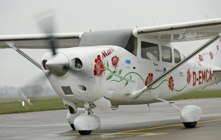 Bild: Privatpiloten am 14. September am Ziel ihrer Weltumrundung - Cessna nach 52.000 km im Anflug auf Hannover