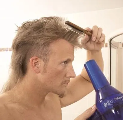 Bild: Heutzutage pflegt man(n) sich - Bedeutung von Haut und Haaren für moderne Männer