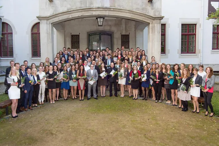Hochschule Harz verabschiedet 330 Alumni des Fachbereichs Wirtschaftswissenschaften Bild: Hochschule Harz verabschiedet 330 Alumni des Fachbereichs Wirtschaftswissenschaften