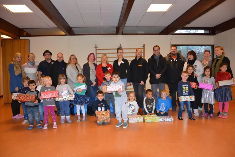 Bild: ASB Peine als Helfer des Weihnachtsmannes unterwegs