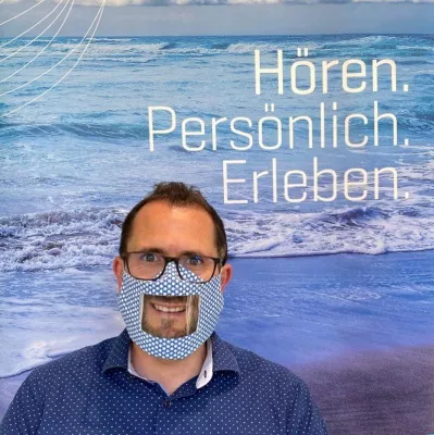 Bild: Schutzmasken mit Sichtfeld in Tuttlingen - Hörhaus Tuttlingen: Unsere Masken erleichtern die Kommunikation