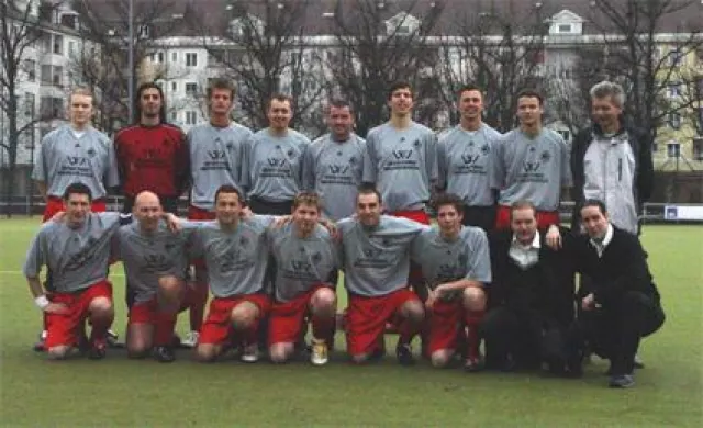 Anwaltskanzlei Kriescher & Kuzmany ist neuer Trikotsponsor der Herrenmannschaft I des TSV München-Ost Bild: Anwaltskanzlei Kriescher & Kuzmany ist neuer Trikotsponsor der Herrenmannschaft I des TSV München-Ost