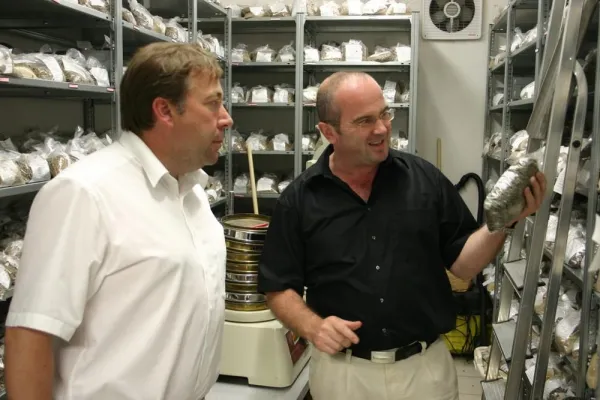 Schulterschluss für eine gentechnikfreie Erzeugerkette Bild: Schulterschluss für eine gentechnikfreie Erzeugerkette