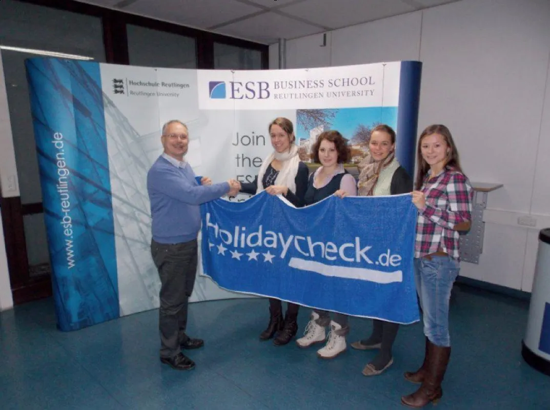 MaFo-Gewinner Prof. Dr. Banke mit Monika Baer, Julia Schubert, Aline Dodd und Wibke John (v.L.)