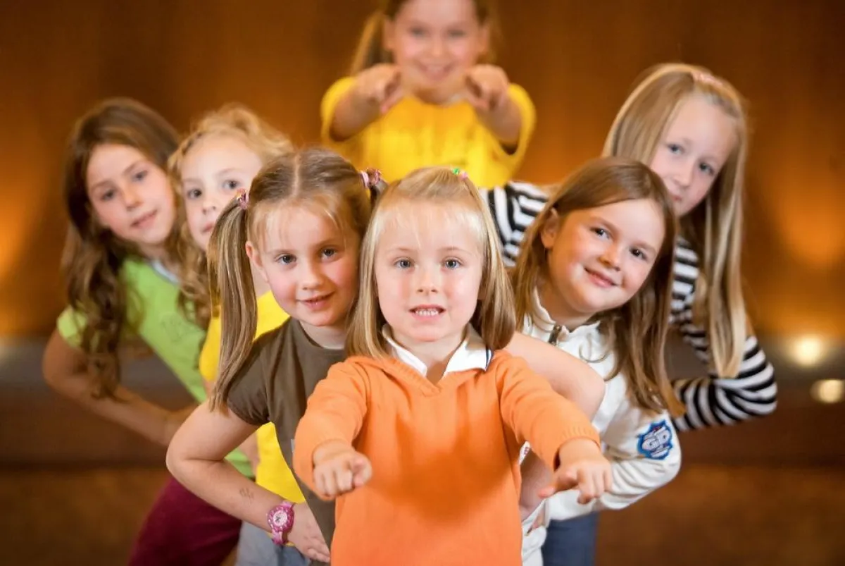 Kindertanz macht in der Gruppe mehr Spaß, als nur allein vor dem Fernseher. Foto: ADTV/tanzen.de