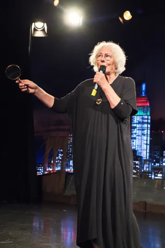 Von der Schauspielbühne zur Lebensbühne: Dr. Marlies Koel stellt ihr neues Buch in New York vor Bild: Von der Schauspielbühne zur Lebensbühne: Dr. Marlies Koel stellt ihr neues Buch in New York vor