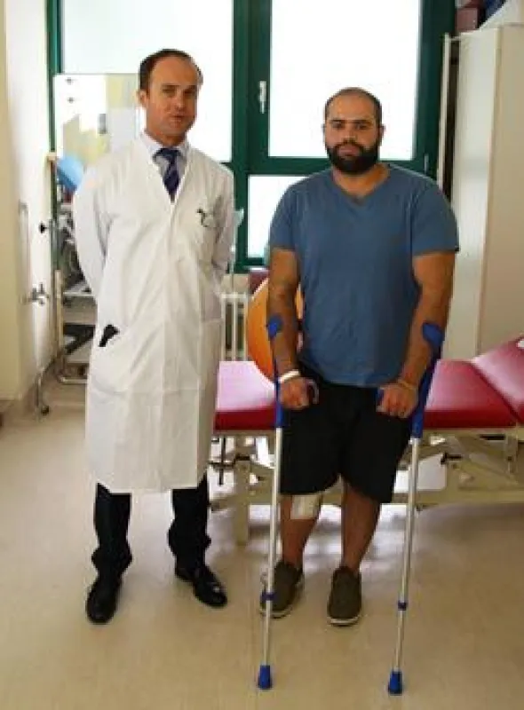 Prof. Dr. Dr. Wolf Drescher und Hasan Slwaya sind zufrieden mit der Operation.