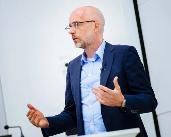 Bild: Werte im Dialog mit moderner Unternehmensführung