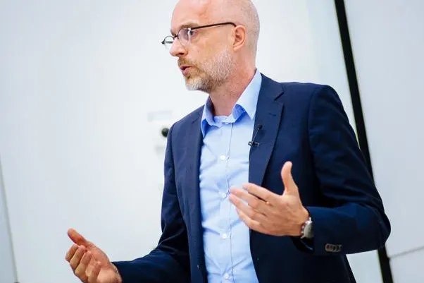 Bild: Werte im Dialog mit moderner Unternehmensführung