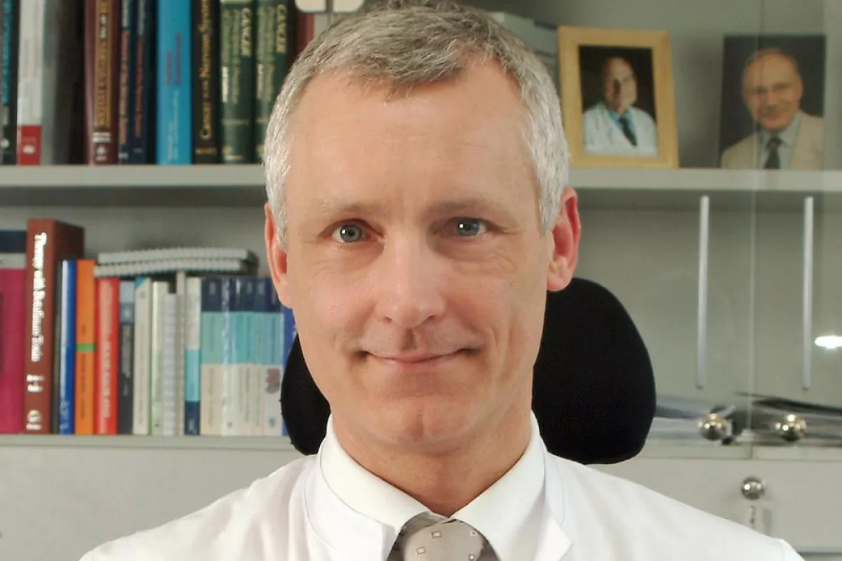 Prof. Dr. Uwe Schlegel ist Sprecher des Neuroonkologischen Tumorzentrums