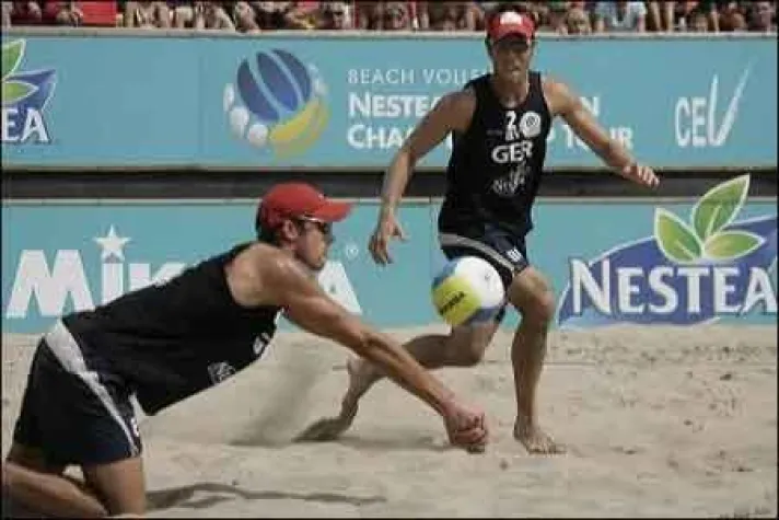 Bild: Beachvolleyball im ZDF-Fernsehgarten – Erhard Sport stellt die Netzanlage