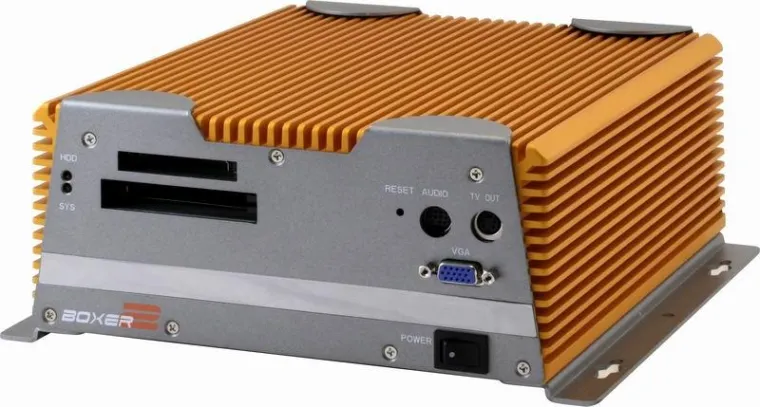 Bild: AEC-6920 – der Boxer für Anzeige- und Informationssysteme