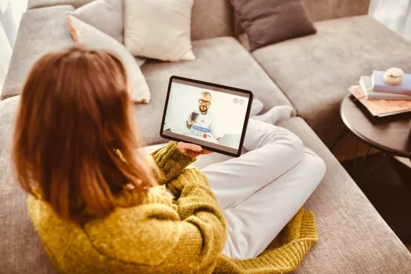 Bild: Arzt online - auch abends, am Wochenende und an Feiertagen