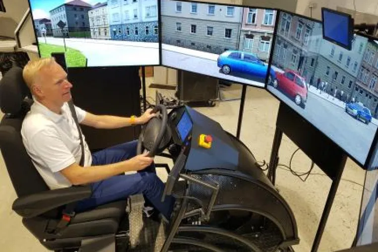 IAA-Nutzfahrzeuge: DVR ermöglicht Fahrern Stresstest im Profi-Simulator Bild: IAA-Nutzfahrzeuge: DVR ermöglicht Fahrern Stresstest im Profi-Simulator
