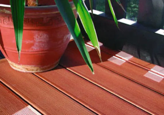 Bild: Wetterfest und leicht zu pflegen – Innovatives Holz auf dem Vormarsch