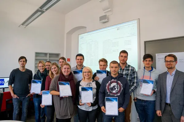 Studierende der Hochschule Harz erlernen die elektronische Akte Bild: Studierende der Hochschule Harz erlernen die elektronische Akte