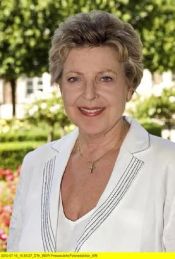 Bild: Marie-Luise Marjan unterstützt die Kinderkrebshilfe Rostock: Lesung am 5. Dezember 2010 auf Schloss Teschow
