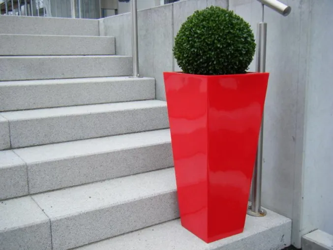Eastwest: Neue Blumenkübel und Pflanzkübel in Hochglanz Bild: Eastwest: Neue Blumenkübel und Pflanzkübel in Hochglanz