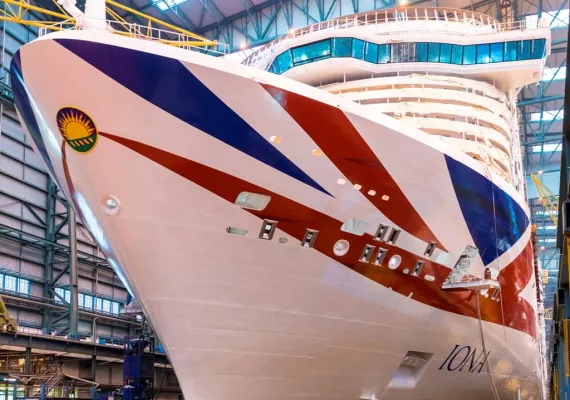 Bild: Schiffstaufe als Auftakt zur Nordeuropa-Kreuzfahrt – Neues Flaggschiff von P&O Cruises mit LNG-Antrieb